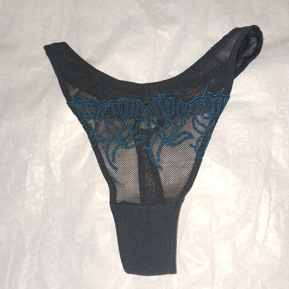 Vintage, rare, hard to find and discontinued, Medium, Victoria's Secret thong